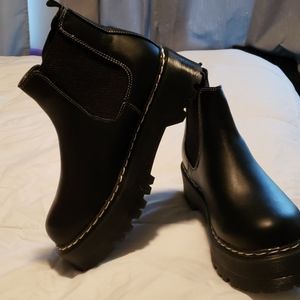 Faux leather chunky Chelsea boot black 6.5